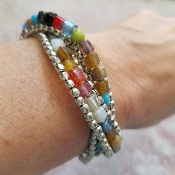 Beaded costume bracelet multi color. JEW-B1 - Picture 2 of 3